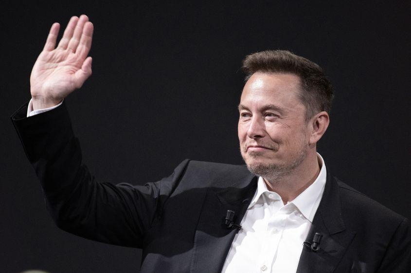 PARIS, FRANȚA, 16 iunie 2023: Elon Musk, fondator, CEO și inginer șef al SpaceX, CEO al Tesla, CTO și președinte al Twitter, X, cofondator al Neuralink și OpenAI, la VIVA Technology (Vivatech). Foto © Frédéric Legrand | Dreamstime.com