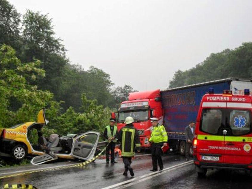 Fotografie de la accidentul produs în 30 mai 2014 pe şoseaua Sibiu-Avrig. Ne cerem scuze pentru calitatea imaginii.