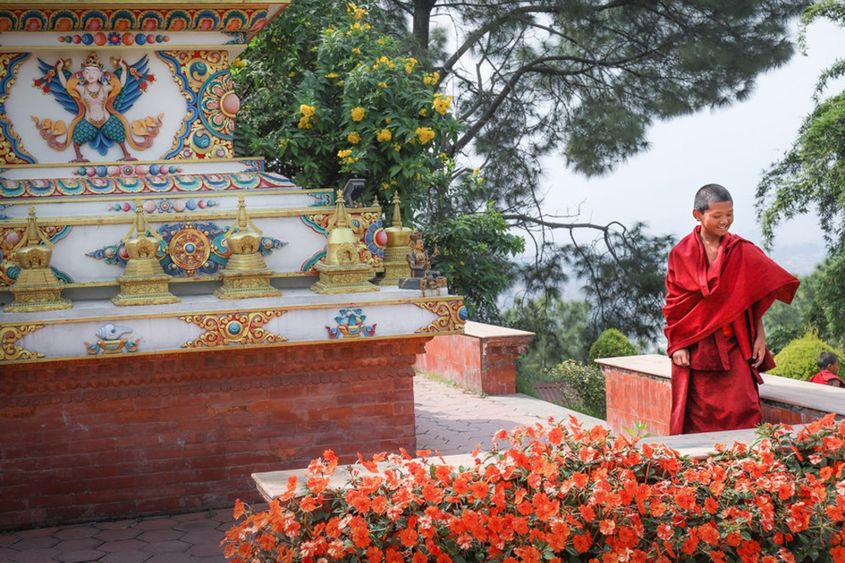 Tânăr călugăr de la mănăstirea Kopan, Kathmandu, Nepal. Fotografie de Ioana Brănişteanu