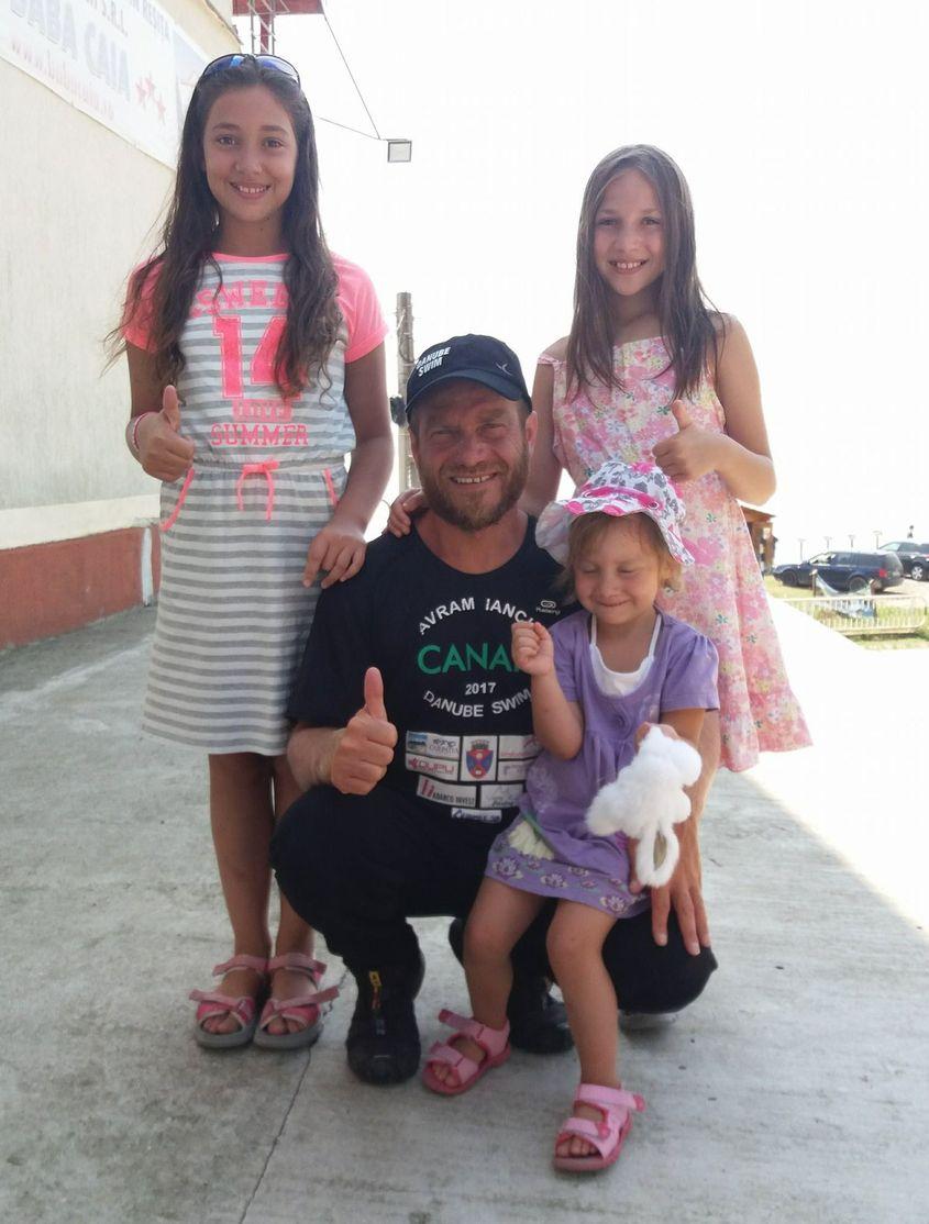 Avram Iancu şi fiicele sale.