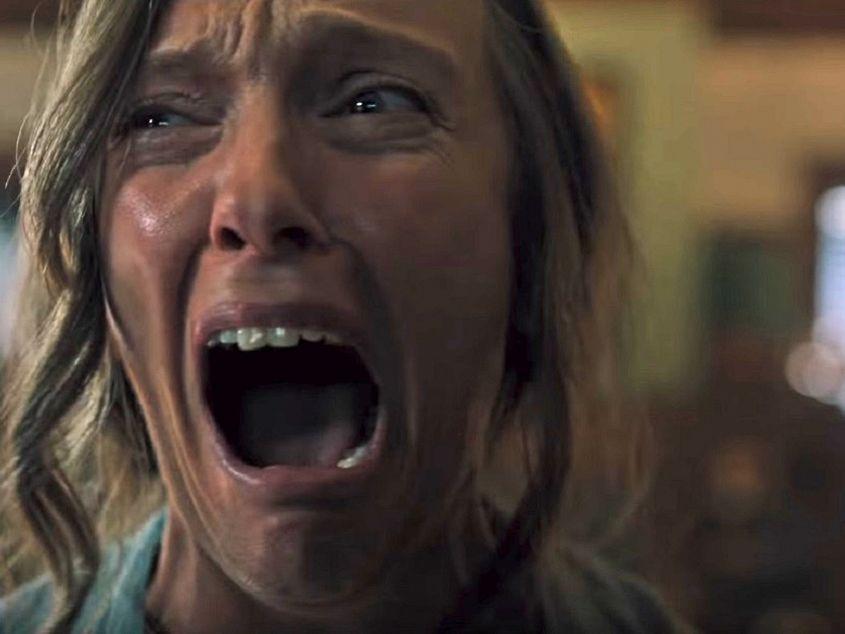 Toni Collette în rolul lui Annie, mama tulburată din "Moștenire diabolică".