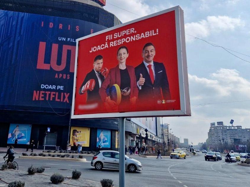 Reclamă la jocuri de noroc în centrul Bucureștiului