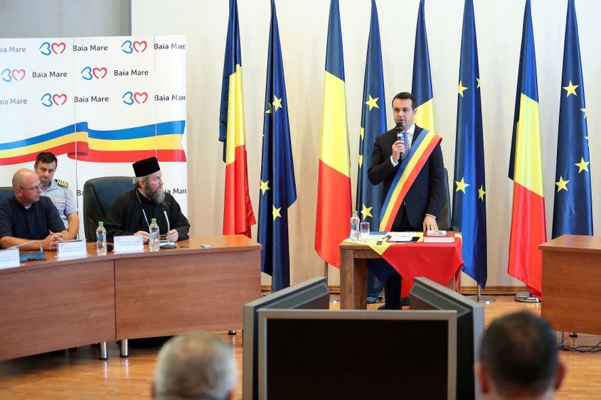 Primarul ales al municipiului Baia Mare, Catalin Cherecheș, depune jurământul dupa ce a fost adus din Penitenciarul Gherla, luni, 18 iulie 2016. Inquam Photos / Mircea Roșca