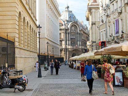 „Un oraș al contrastelor”. Tururile ghidate din București: cum se prezintă capitala străinilor