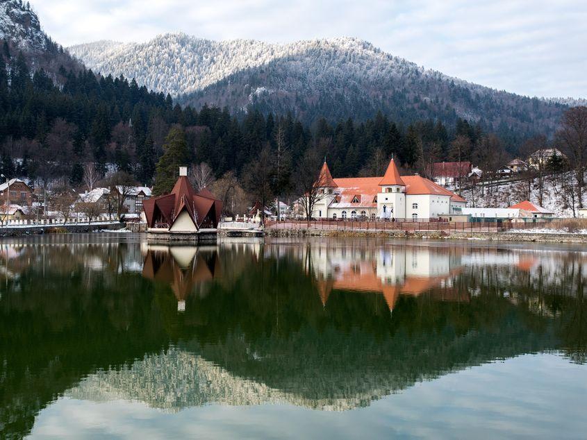 Cel mai mic oraș din țară le oferă locuitorilor săi reduceri la tratament și la Spa. Fotografii: Raul Ștef