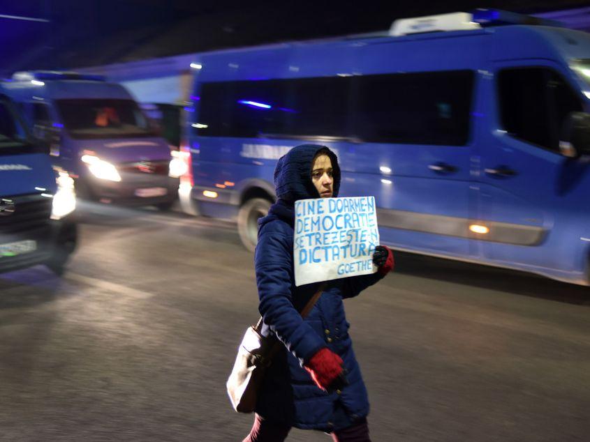 Sute de mii de români protestează în ultimele zile în zeci de oraşe ale ţării. Foto: Raul Ştef