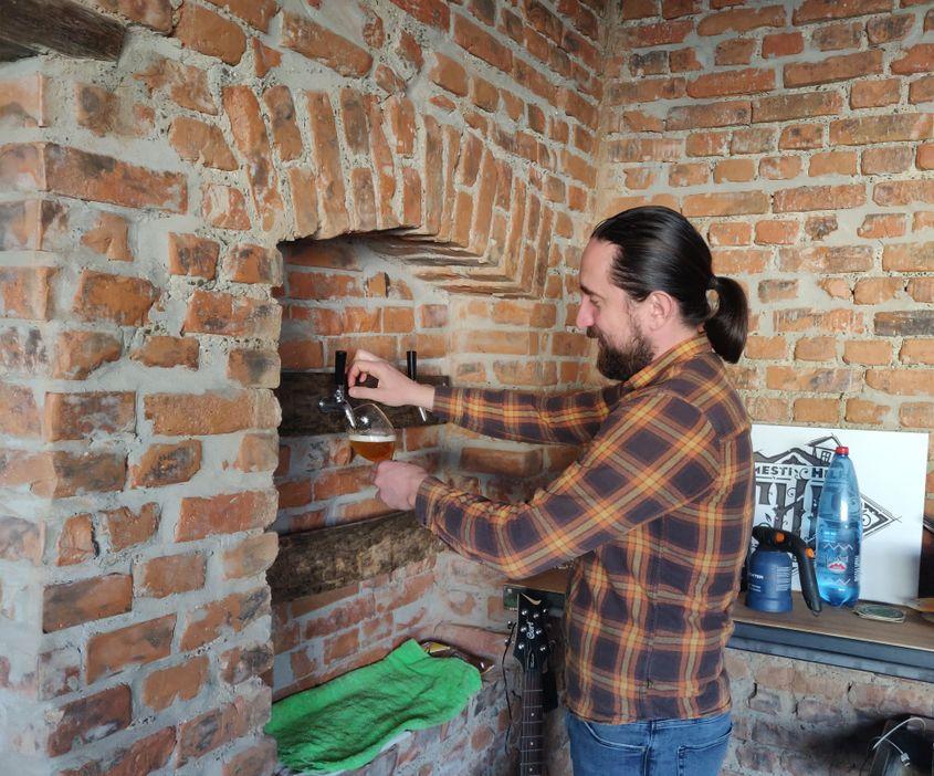 Eugen Țurcanu a amenajat la fabrica din Tomești un spațiu pentru degustare de bere
