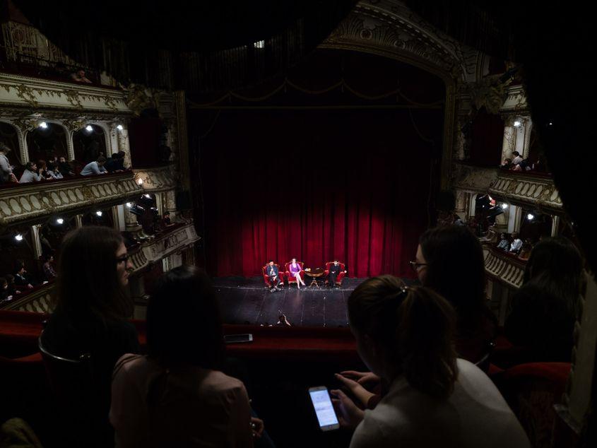 Dorina Chiriac și Tudor Chirilă pe scena Teatrului Național din Cluj. Fotografii: Raul Ștef