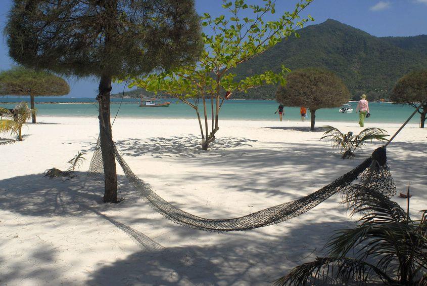 Koh Panghan: Malibu Beach, un loc numai bun să ți-l amintești când aştepţi pe hol, la dentist.