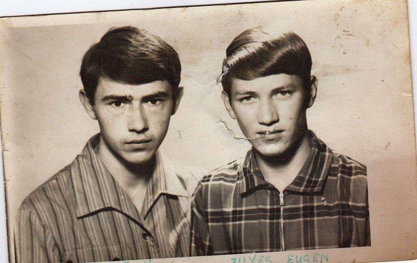 Emil Hidoș (în stânga), la 17 ani.