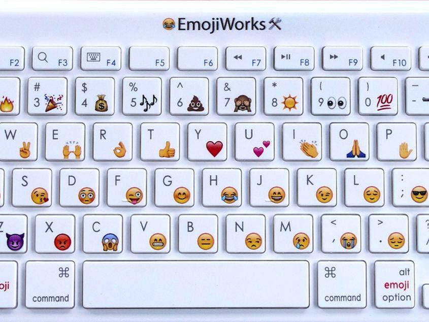 În noiembrie, Emojiworks.ro a pus în vânzare o tastatură cu pictograme.