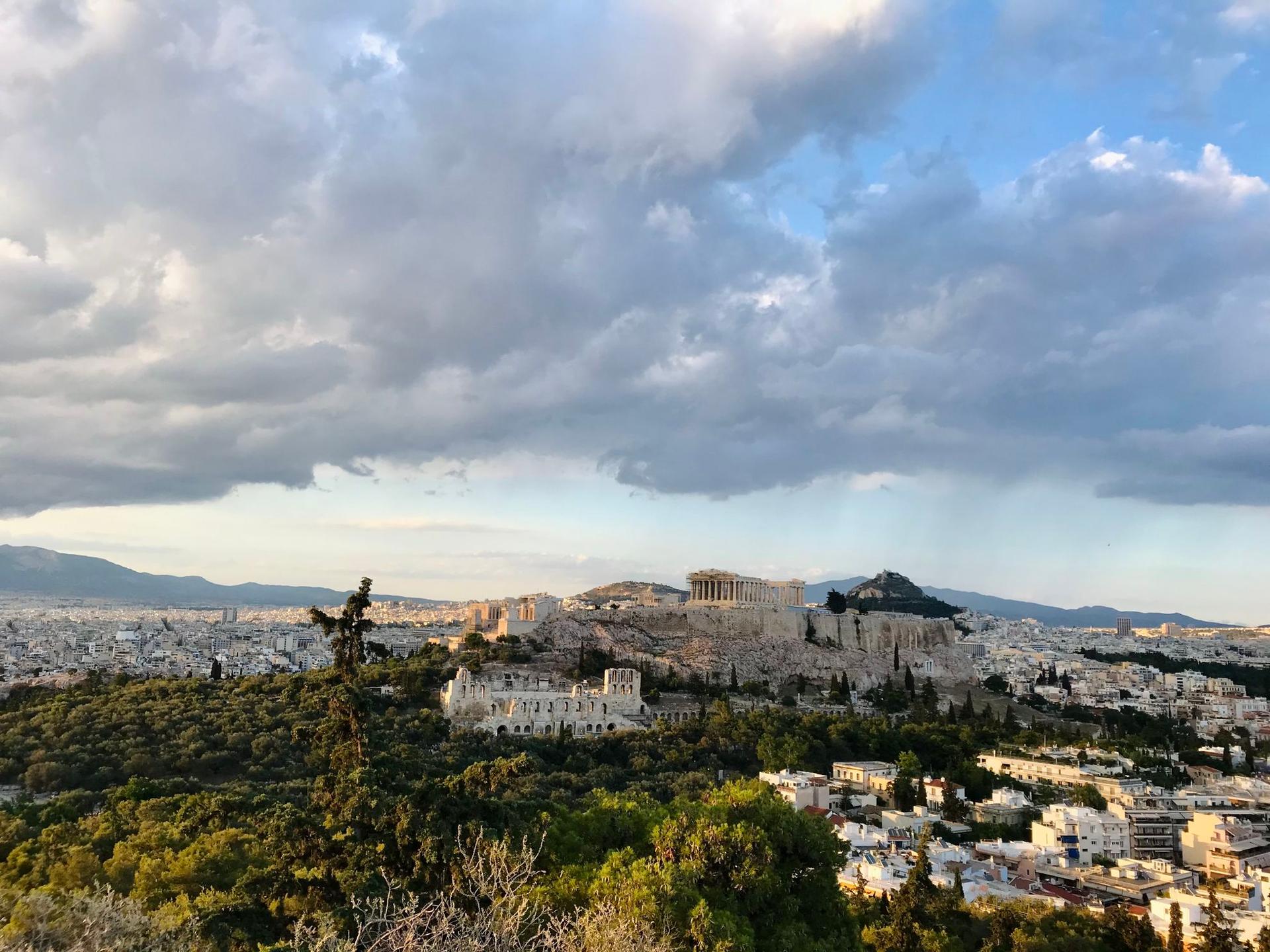 Cozile la Acropole, în iulie 2023, pot dura și șase ore. Foto: Ioana Epure
