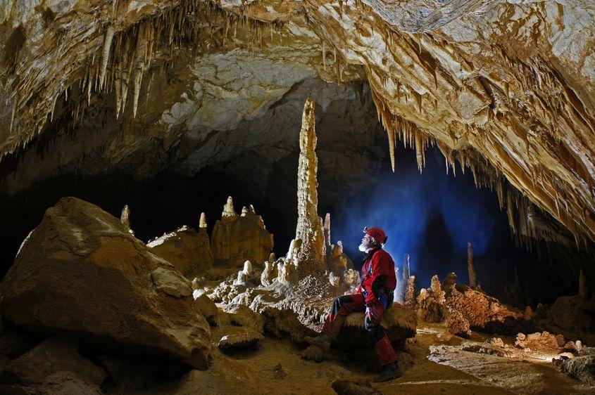 Doctorul Ciubotărescu în peștera Humpleu din Apuseni. Foto: Arhiva personală