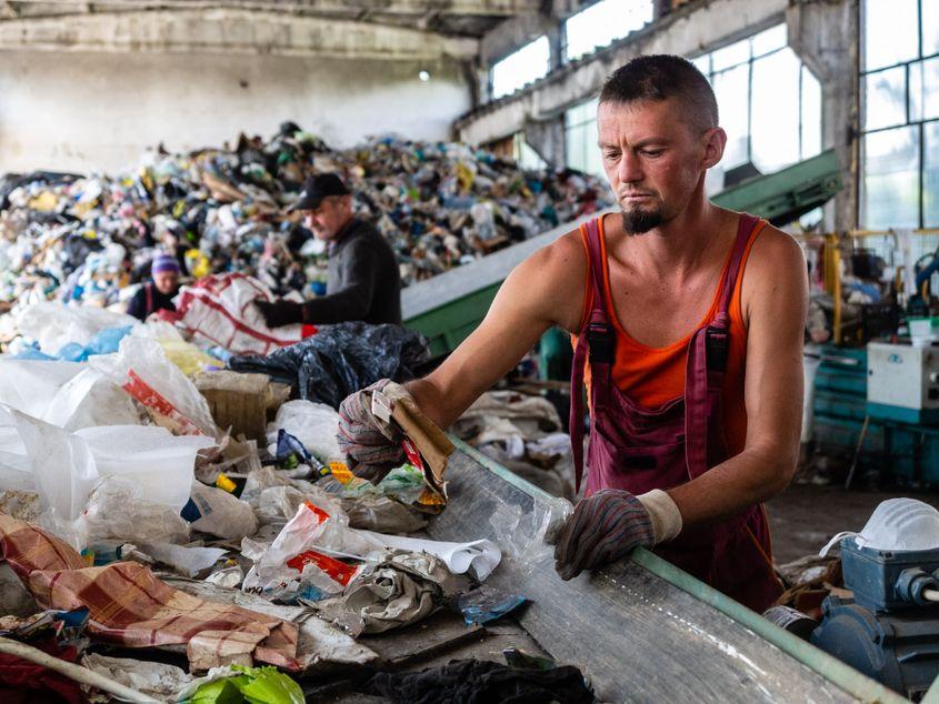 Centrul de sortare și reciclare a deșeurilor de la Târgu Lăpuș. Fotografii: Raul Ștef
