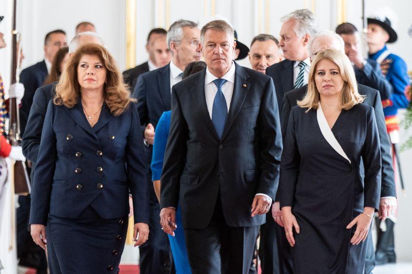 Președintele României, Klaus Iohannis, președintele Slovaciei, Zuzana Caputova, și președintele Poloniei, Andrzej Duda, la conferința de presă de după B9 din Bratislava, Slovacia, 6 iunie 2023. Liderii B9 de la București se întâlnesc în mod regulat din 2015 pentru a-și alinia pozițiile înaintea summiturilor NATO. EPA/JAKUB GAVLAK