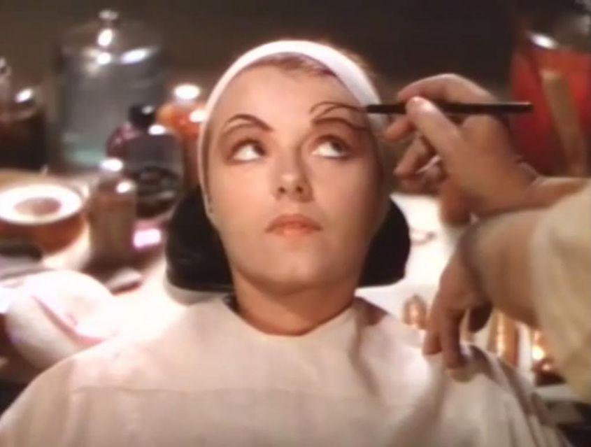 În drumul ei spre Hollywood, Esther (din 1937) era nevoită să-și reinventeze imaginea. În varianta Cooper-Gaga, imaginea rămâne una dintre temele principale.