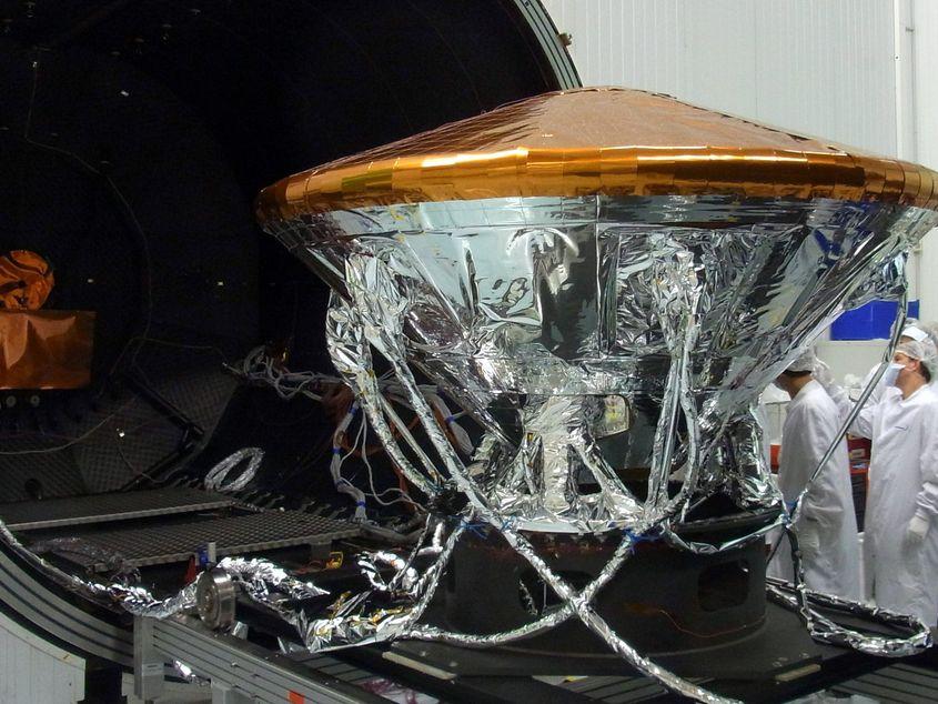 Modulul Schiaparelli, la testele termice. Foto: esa.int / Agenţia Spaţială Europeană