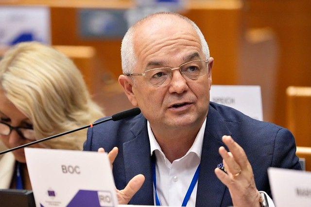 Primarul Clujului, fotografiat în 2024 la una din întâlnirile grupului său politic EPP din cadrul Comitetului European al Regiunilor