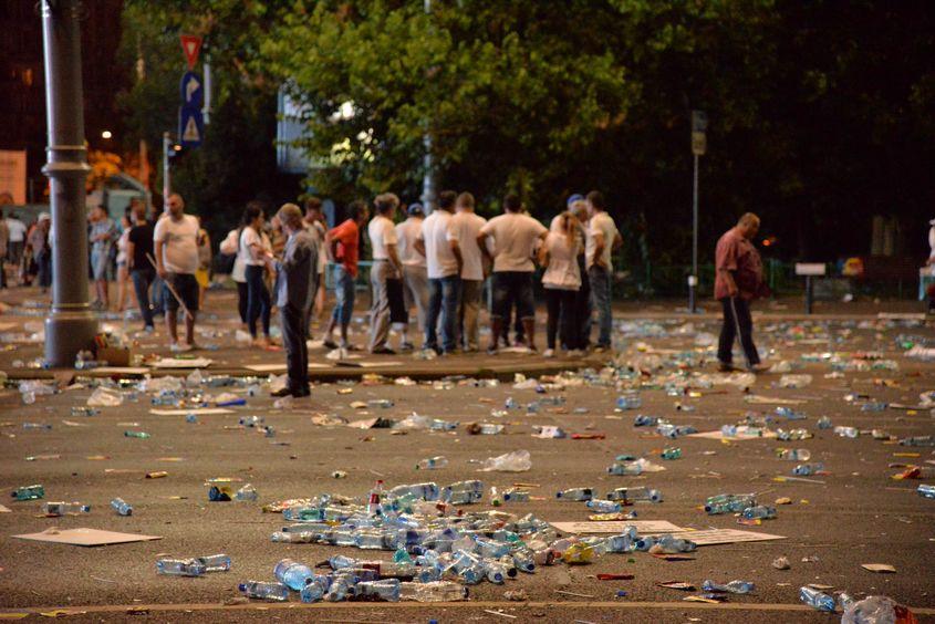 Piaţa Victoriei, după dispersarea manifestaţiei din 9 iunie.