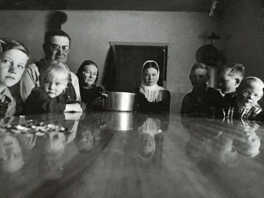 Fotografii din albumul "The Mennonites" al lui Larry Towell.