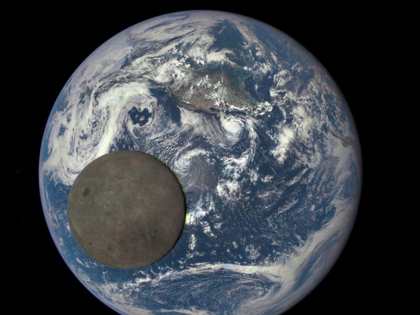 Terra și Luna văzute din spațiu, de sonda Deep Space Climate Observatory. Foto: NASA