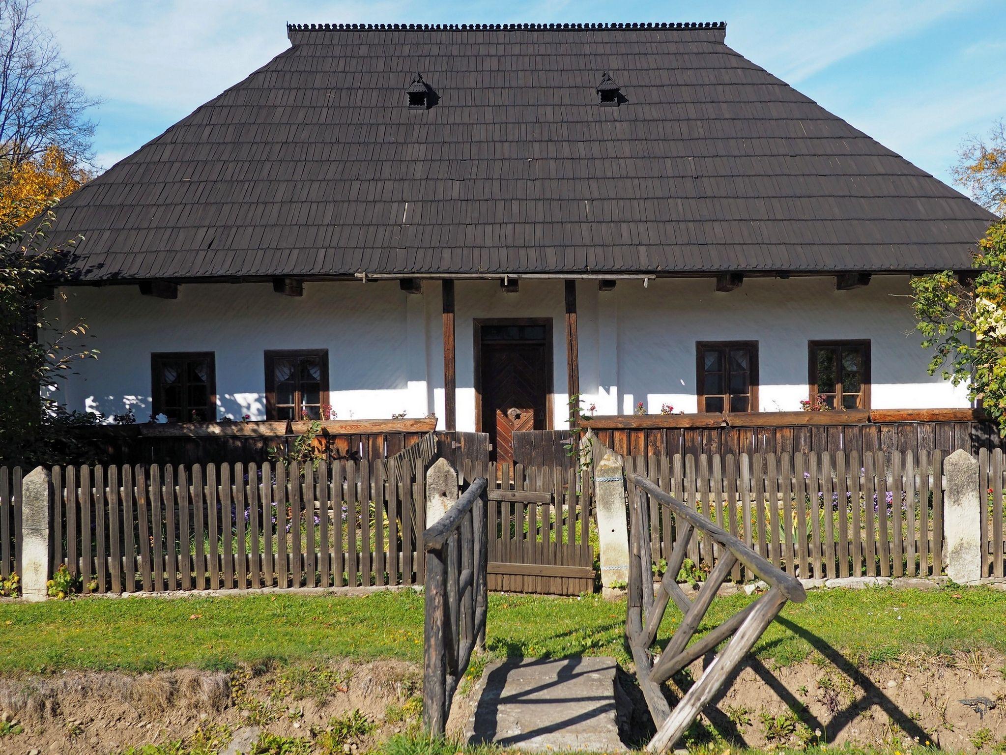Casă tradițională bucovineană transformată în muzeu, în Putna