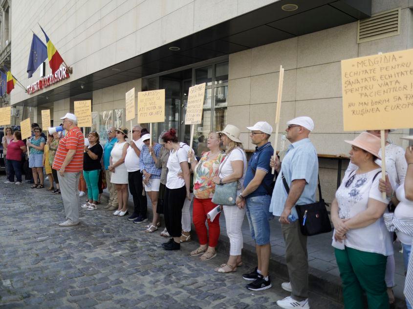 Protest al pacienților oncologici în fața Ministerului Sănătății, iulie 2023. Inquam Photos / Octav Ganea