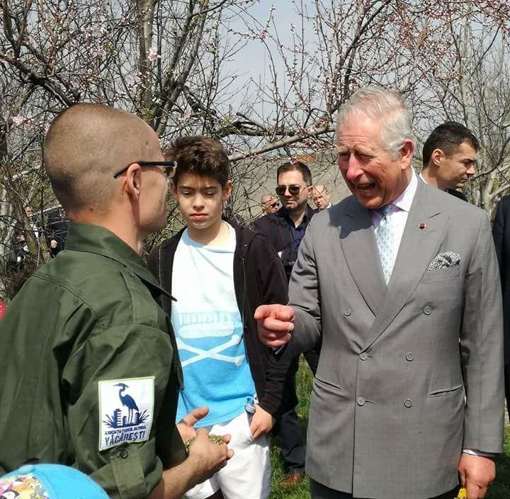 Prințul Charles, la întâlnirea cu broscuța din Parcul Văcărești. Vlad Cioflec i-a propus să o sărute. Foto: Corina Cioflec