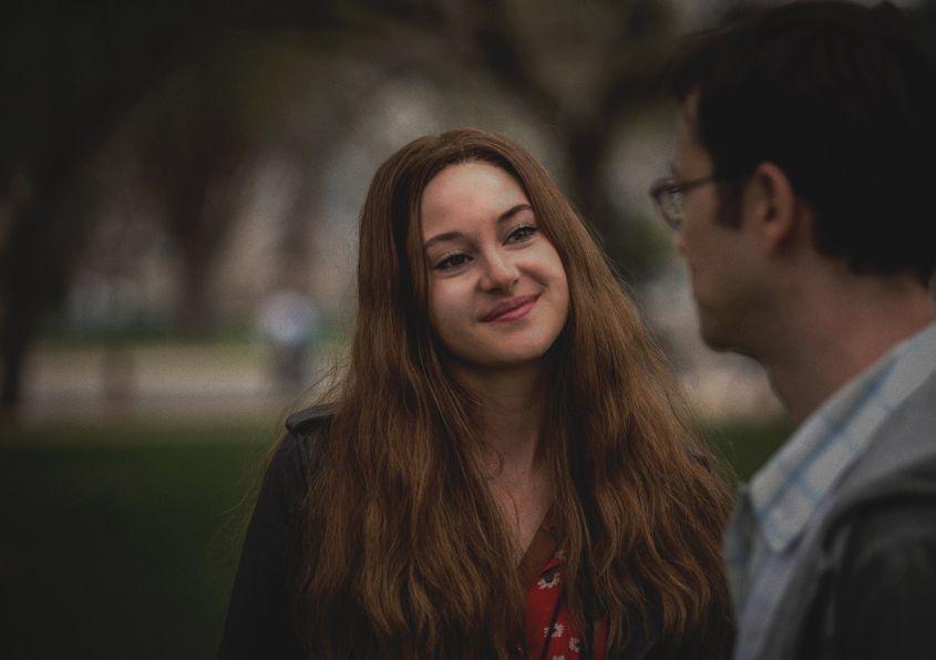 Actrița Shailene Woodley, în rolul iubitei lui Snowden.