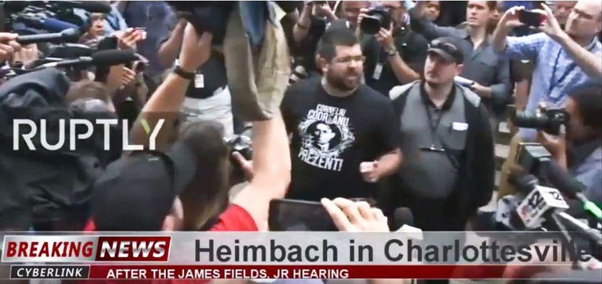 Matthew Heimbach, din Charlottesville, are imprimate pe tricou numele și chipul lui Corneliu Zelea Codreanu. Captură YouTube