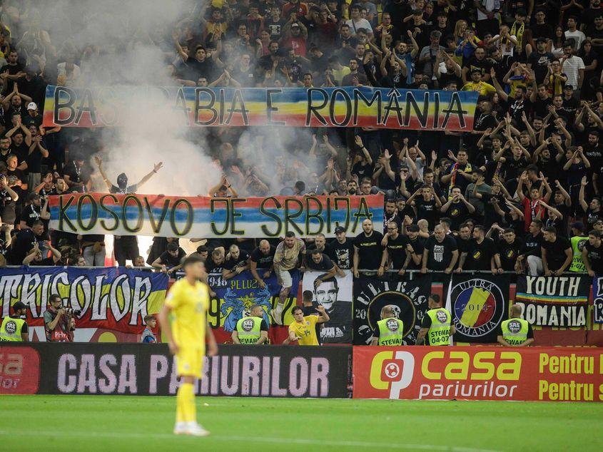 Ultrașii români au întrerupt meciul cu Kosovo cu scandări naționaliste. Foto: George Călin