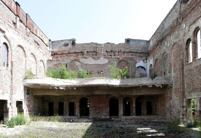 Interiorul Palatului Cultural din Blaj, înainte de renovare. Fotografie din arhiva lui Vlad Rusu