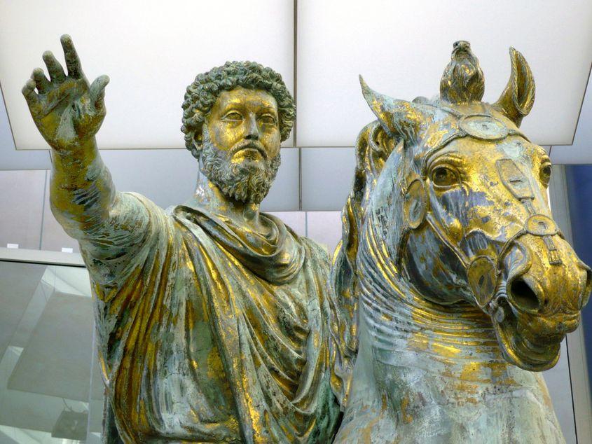 Statuia ecvestră a împăratului Marcus Aurelius de la Musei Capitolini din Roma.