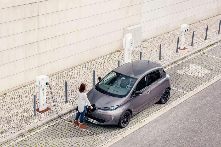 Renault ZOE, locul doi la vânzări în România, are o autonomie maximă de 300 de kilometri.