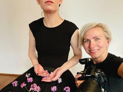 „Mame cu brațele goale”. Un proiect artistic și educațional pune în lumină doliul nevăzut al pierderii de sarcină