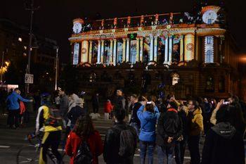 "Energy of Bucharest" este o proiecție video pe fațada Cercului Militar, creată de Mindscape Studio. Imaginea și animația se schimbă în funcție de mișcarea unor persoane care interacționează în direct cu acest program.