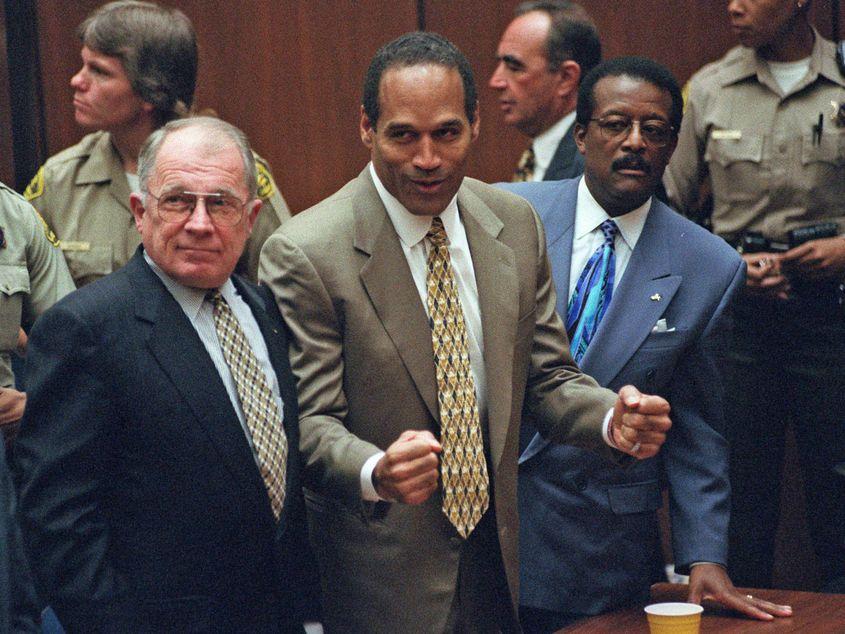 3 octombrie 1995: momentul în care jurații anunță că verdictul în cazul de dublu omor al lui O.J. Simpson este: "Not guilty!".