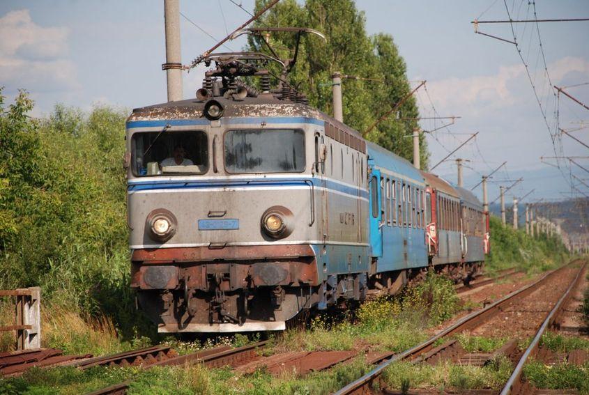 Calea ferată din România a rămas cu mult în urma Europei civilizate. Viteza de rulare e în multe cazuri mai mică decât cea din perioada comunistă. 