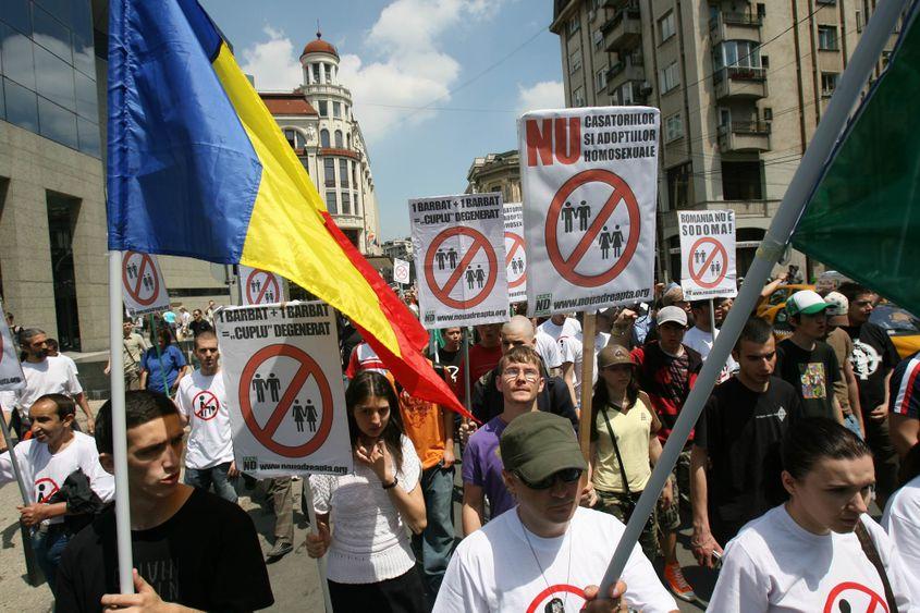 Reprezentanții mișcării Noua Dreaptă au organizat un marș de protest împotriva homosexualității în ziua în care era programată Parada Gay 2008 la București. Foto Lucian Muntean