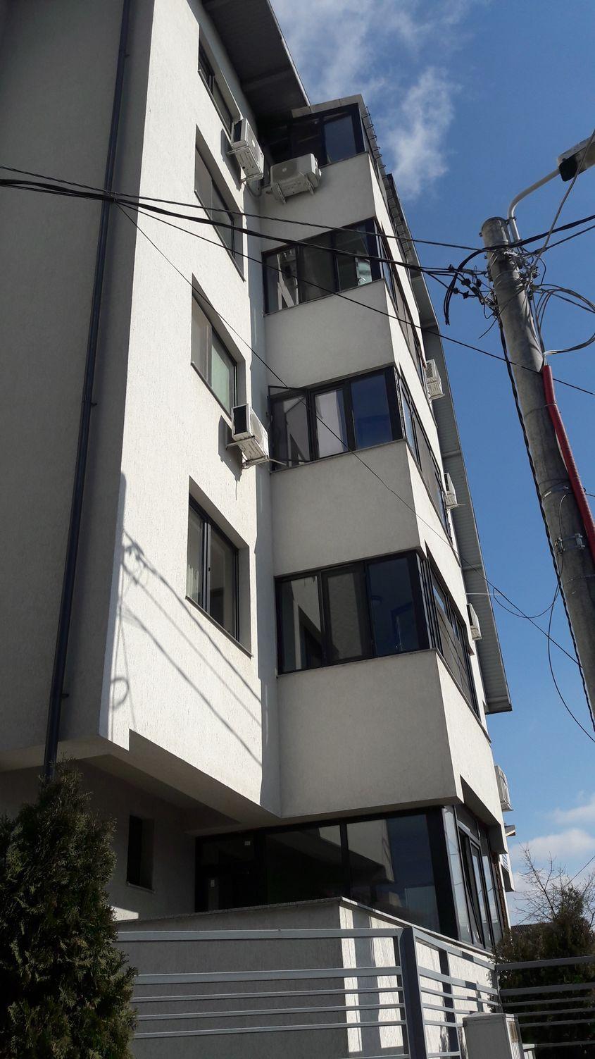 Un bloc de patru etaje de pe stradă. Foto: Răzvan Filip