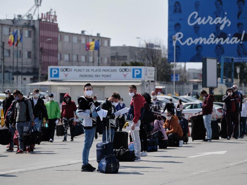 Românii aleg să muncească în alte țări, în plină pandemie, pentru că au nevoie de venituri FOTO: Raul Ștef/Inquam