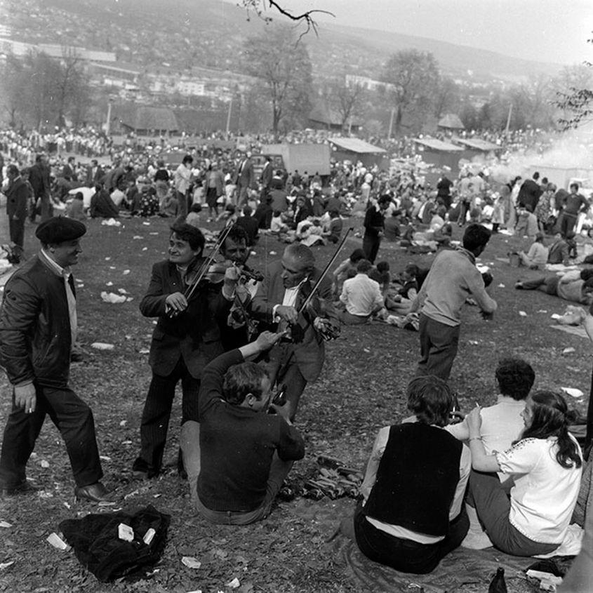 1 mai 1986, pădurea Hoia, Cluj-Napoca. Sursa foto: Arhiva Minerva