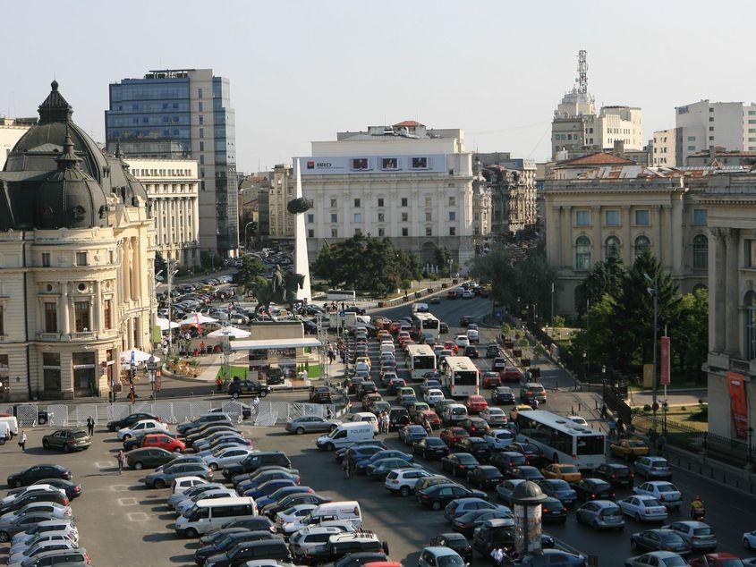 Trafic auto aglomerat în București. Foto: Lucian Muntean