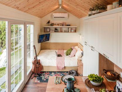 Casele de tip Tiny House de la Mobexpert vin la UNTOLD (P)