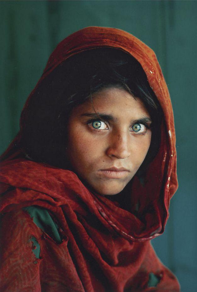 O imagine celebră: fata afgană. Foto: Steve McCurry.