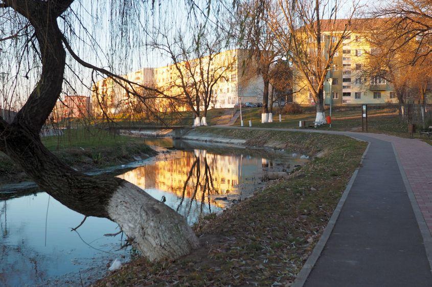 Nimic nu bate o plimbare, dimineața, pe ger, pe malul amenajat al Arancăi, la Sânnicolau.