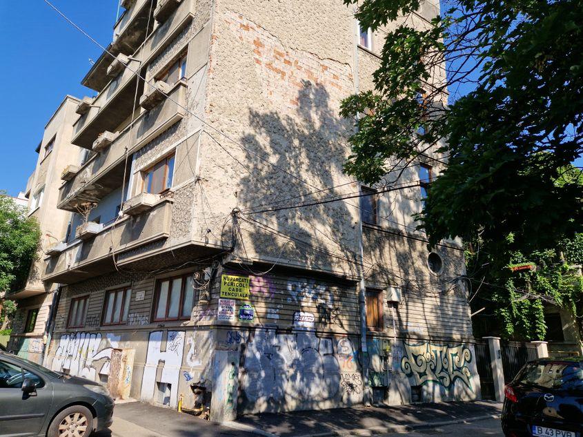 Clădire încadrată la clasa 1 de risc seismic de pe bulevardul Pache Protopopescu. Foto: Răzvan Filip
