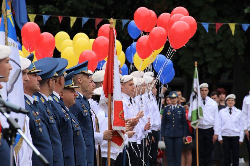 Elevi ai Colegiul Național Militar „Mihai Viteazul” la o festivitate din iunie 2023. Foto: Pagina de Facebook a Colegiului Național Militar „Mihai Viteazul”.