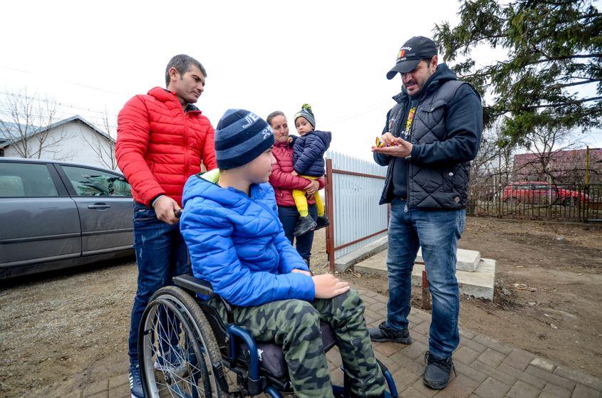 Bogdan Tănasă, dăruind cheile Casei Share nr. 21