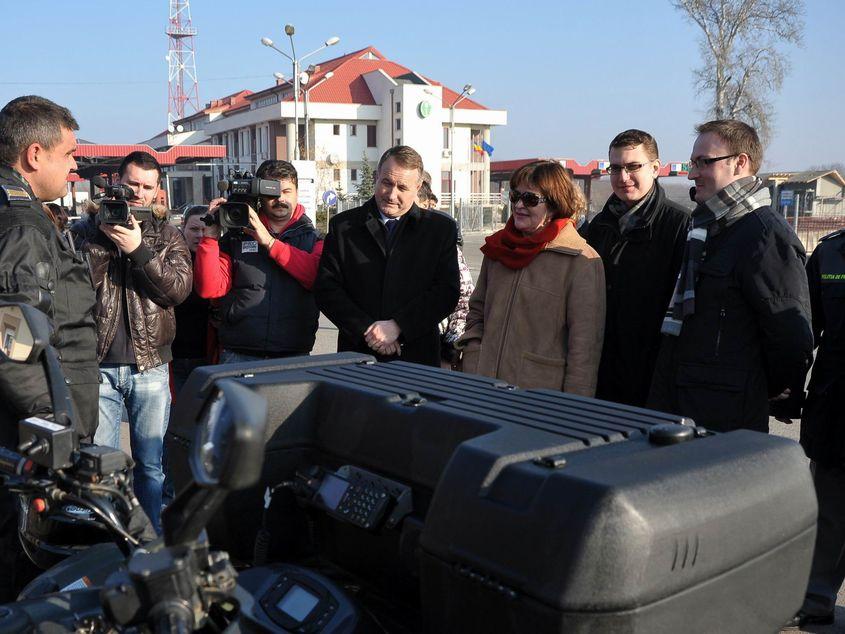 Alexandru Cumpănașu (al doilea din dreapta imaginii) alături de Ulla Vaisto, ambasadorul Finlandei la Bucuresti, în timpul unei vizite de lucru desfășurate în 2011, într-un proiect finanțat cu bani europeni. Foto: Adrian Cuba / AGERPRES FOTO